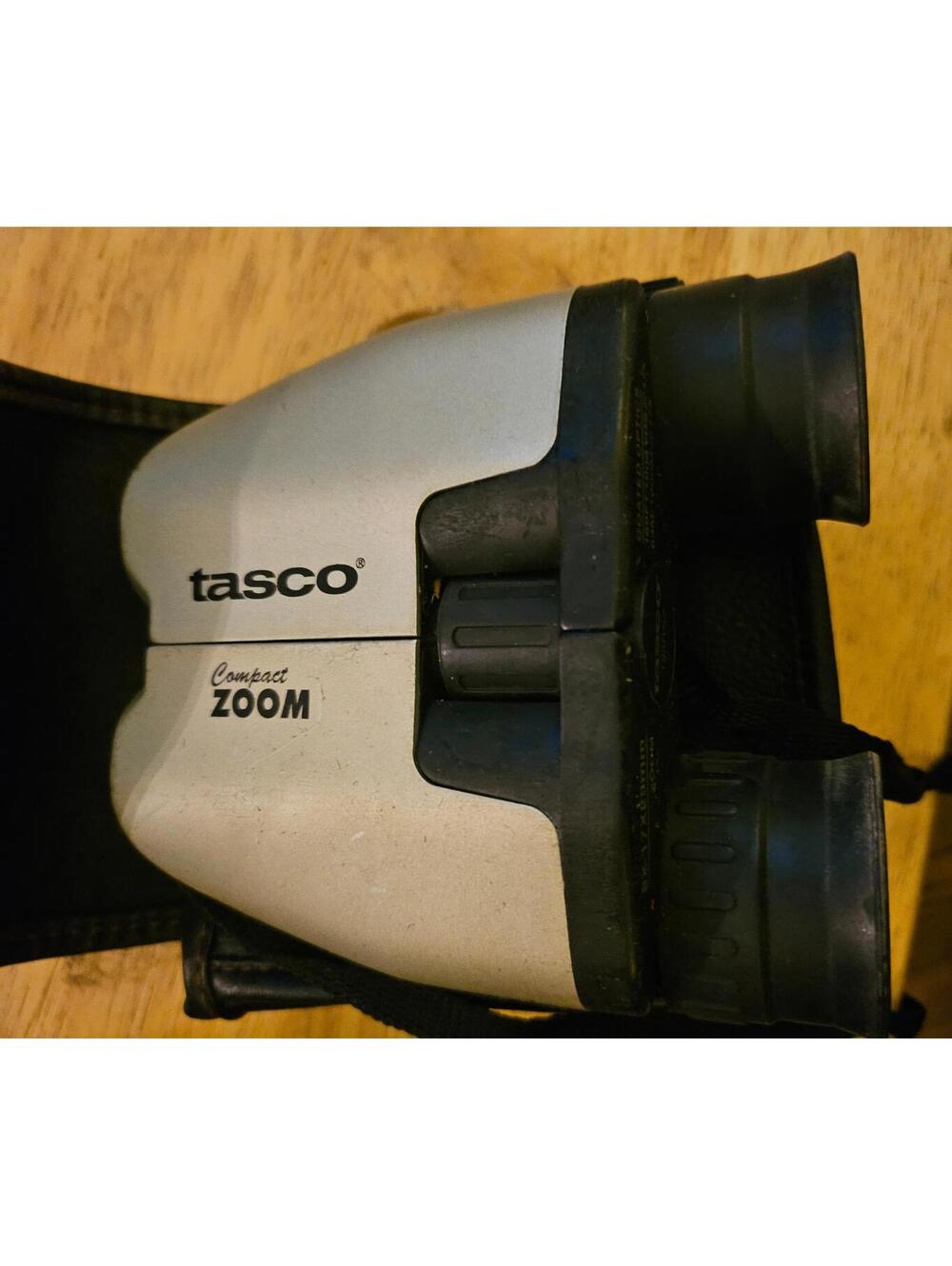 TASCO Compact Zoom Binoculars 8X-17x25 Zoom 189 FT/1000Y Original Case as shown